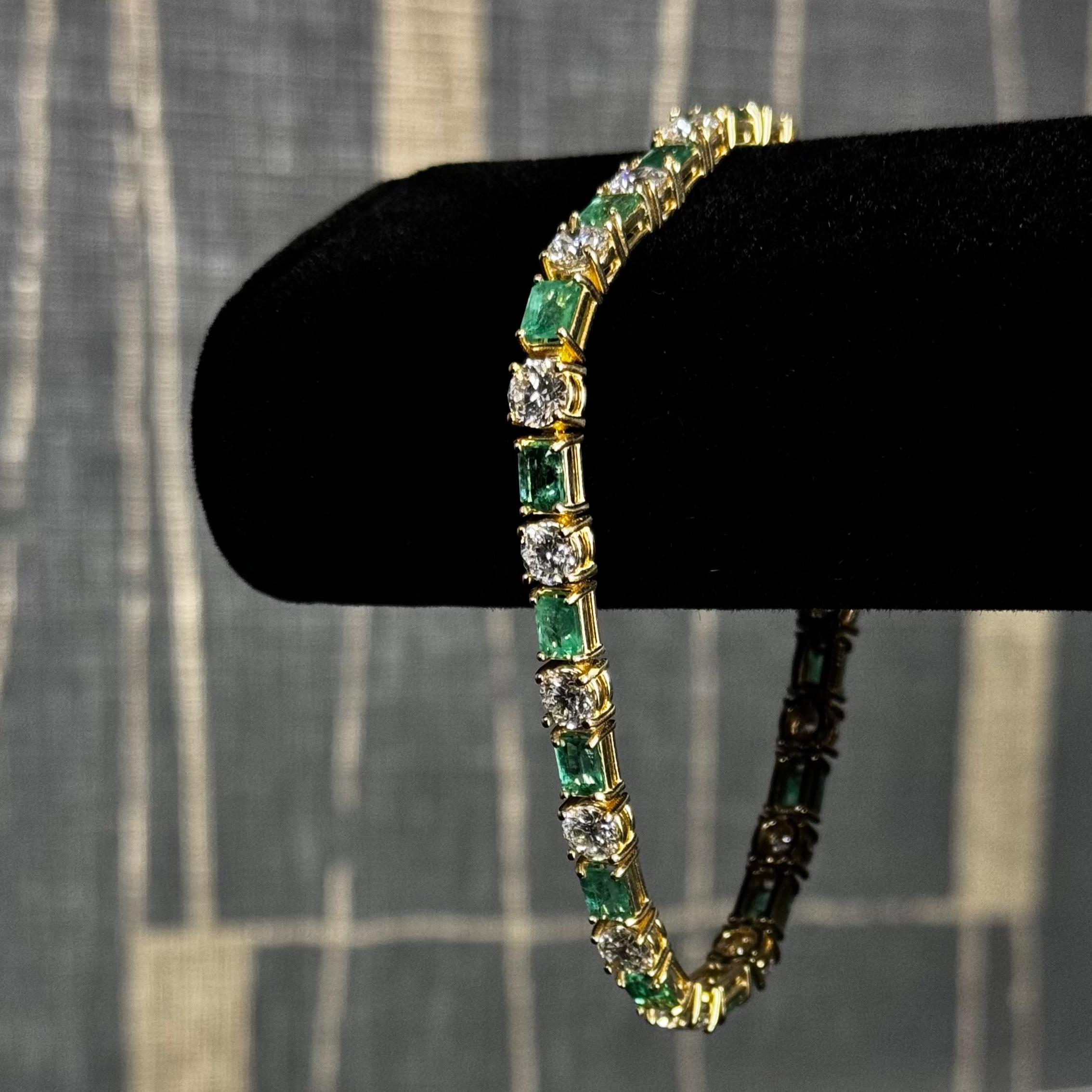Yellow Gold Bracelet 14kt Round Diamonds Emerald