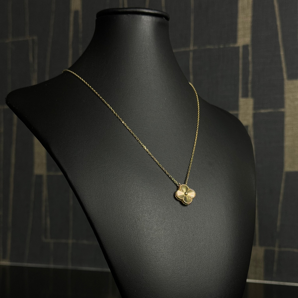 Elegant 1 Motif Necklace 18kt Full Yellow Gold