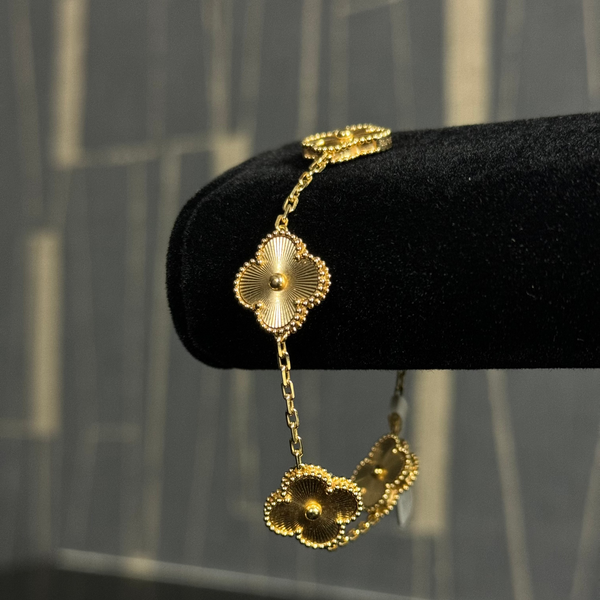 Elegant 5 Motif VC 18kt Bracelet -Full Gold YellowGold