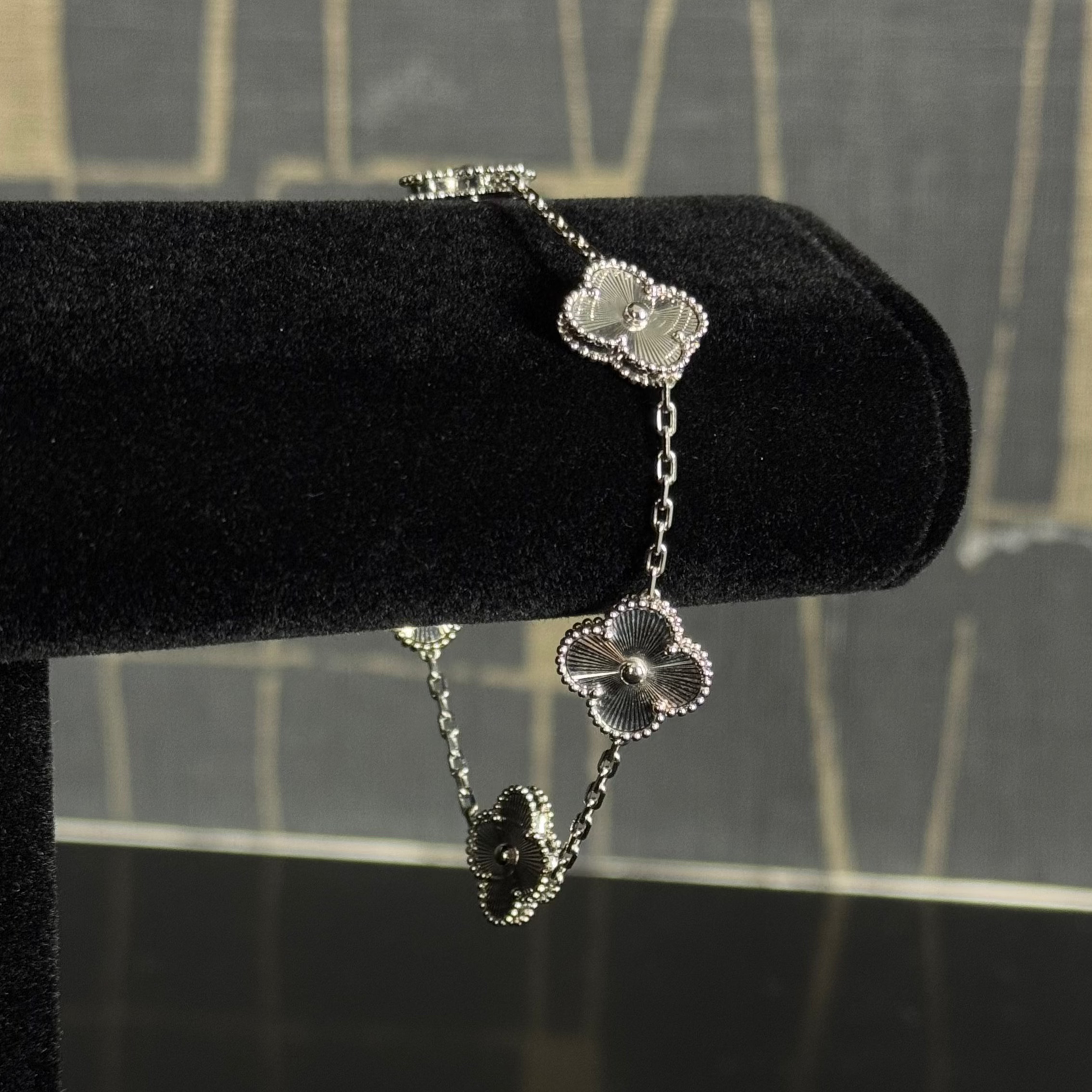 Elegant 5 Motif VC 18kt Bracelet - White Gold Full Gold