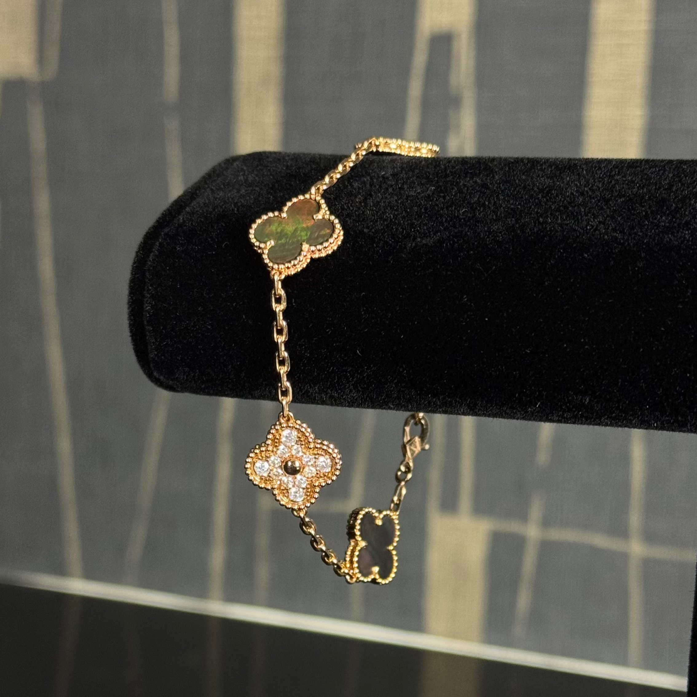Elegant 5 Motif VC 18kt Bracelet - Rose Gold ambar and Diamonds