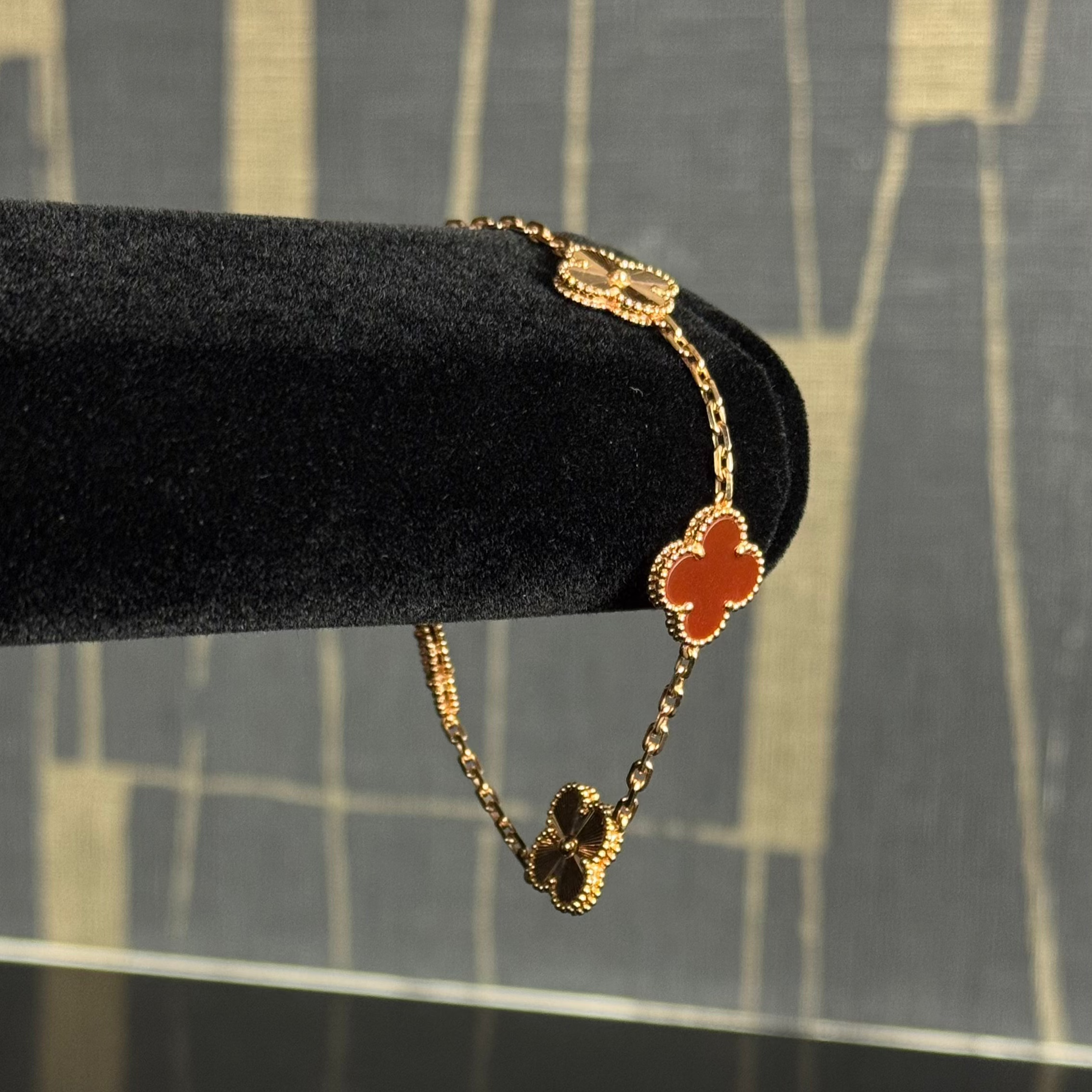 Elegant 5 Motif VC 18kt Bracelet - Rose Gold Carnelian