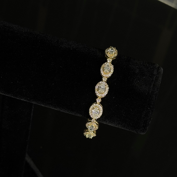 Diamond Bracelet  14KT Yellow Gold 16.4g 9.80ct