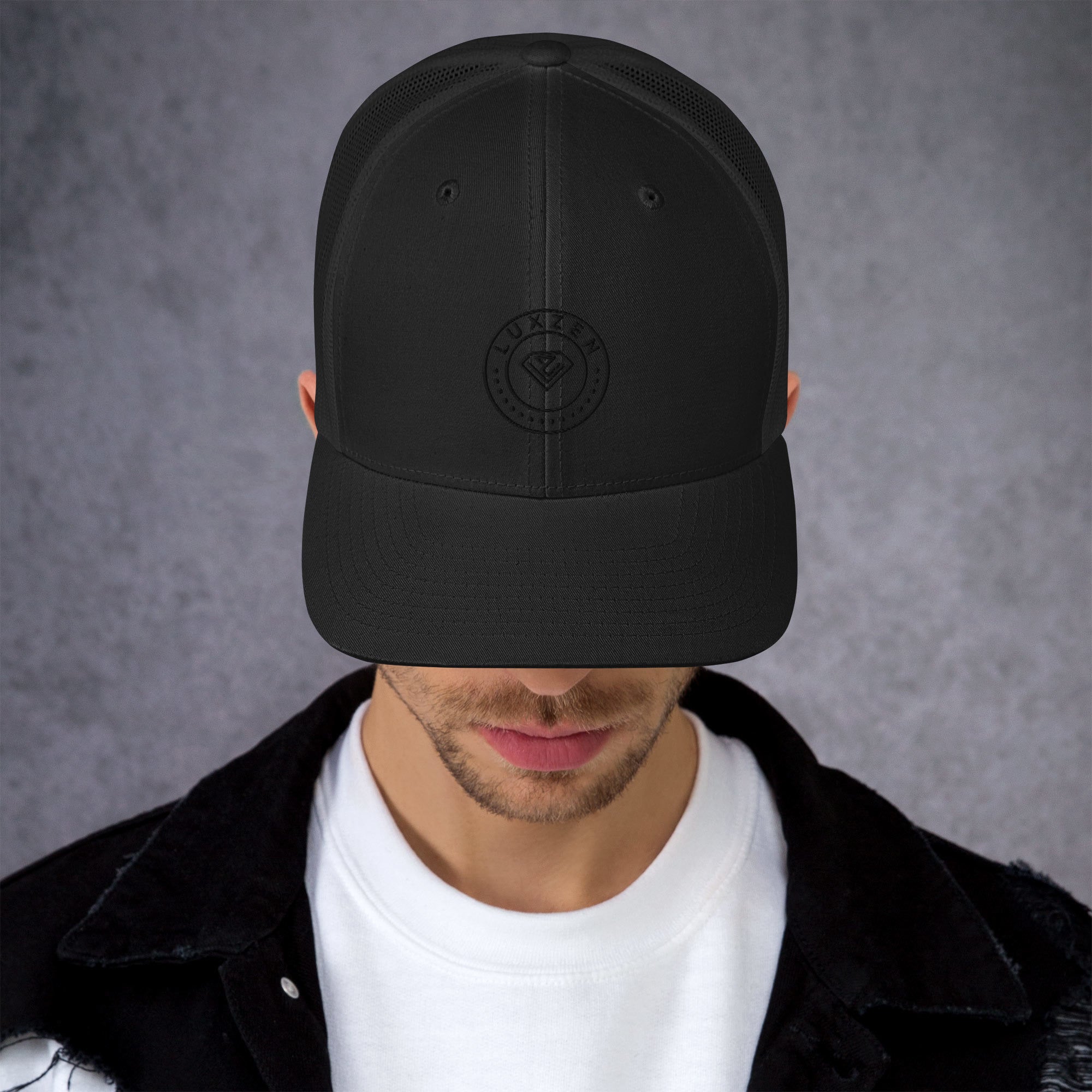 LUXZEN full black Trucker Cap
