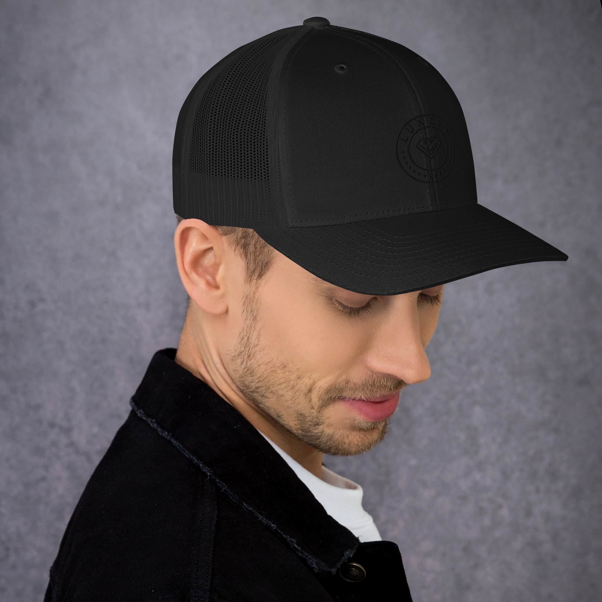 LUXZEN full black Trucker Cap